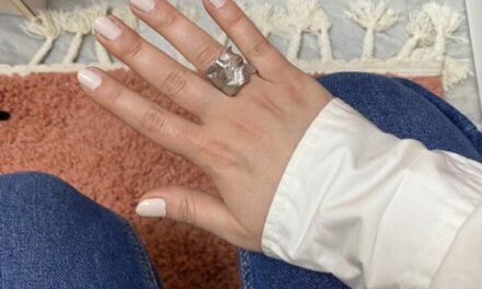 Αυτό το Pure White Manicure θα αναβαθμίσει το style game σας