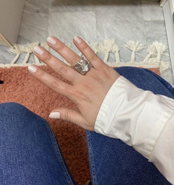 Αυτό το Pure White Manicure θα αναβαθμίσει το style game σας