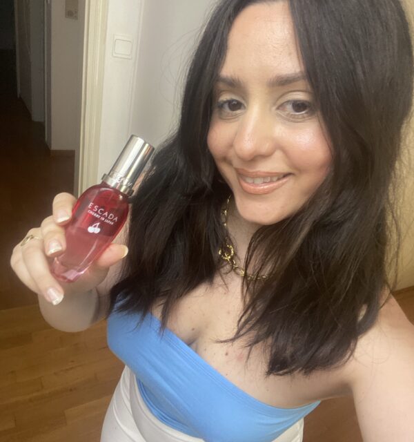 Αποκαλύπτοντας το ταξίδι των αισθήσεων: Escada Cherry In Japan Perfume