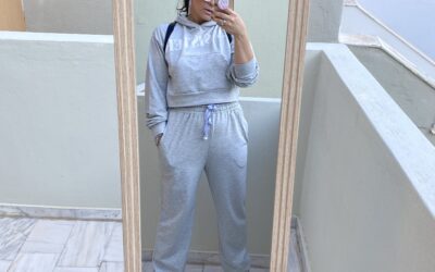 Γκρι Φόρμα με Sneakers: Must-Have Στυλ για το Φθινόπωρο