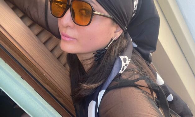 Φουλάρι: Απογειώστε τα beach look σας με αυτό το αξεσουάρ στα μαλλιά!