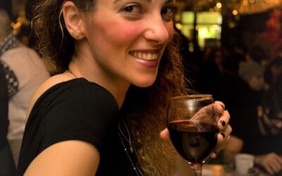 Δευτέρα Παρουσία: Η Τζούλια Γκανάσου μας μιλάει για το νέο της βιβλίο!