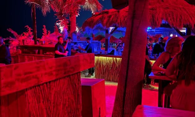 Bolivar: Το No 1 beach bar που αξίζει να επισκεφτείτε στην παραλιακή!