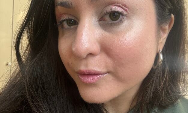 Glitter: Πρόσωπο, σώμα και μαλλιά θα λάμψουν με αυτό το No 1προϊόν!