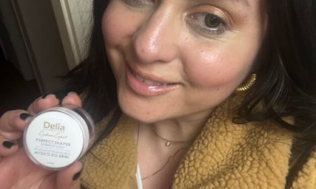 Κερί Φρυδιών: Γιατί είναι τόσο δημοφιλές και πώς να το χρησιμοποιήσετε?