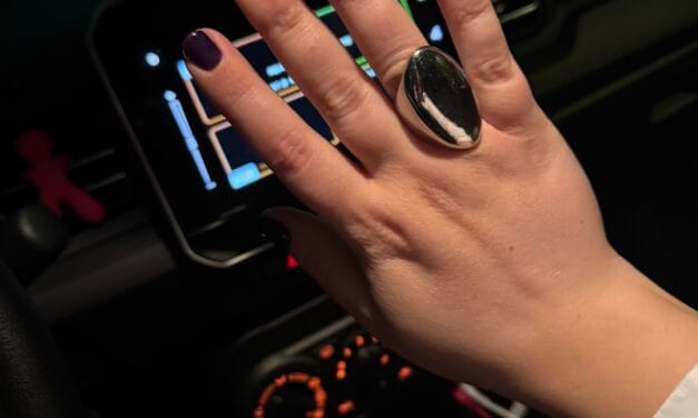 Μωβ Μανικιούρ: Η τάση της μεταβατικής περιόδου