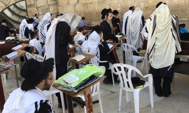 Jubba: Η Ρόμπα που Αφηγείται Ιστορίες και Χρώματα της Γυναικείας Ψυχής