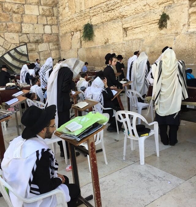 Jubba: Η Ρόμπα που Αφηγείται Ιστορίες και Χρώματα της Γυναικείας Ψυχής