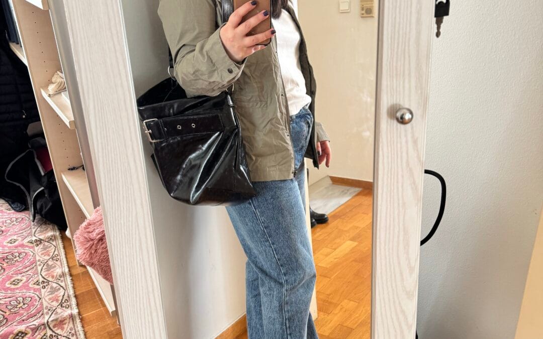 Παρκά: Το αδιάβροχο jacket που επιστρέφει στο street style για την μεταβατική περίοδο