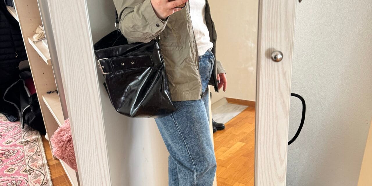 Παρκά: Το αδιάβροχο jacket που επιστρέφει στο street style για την μεταβατική περίοδο