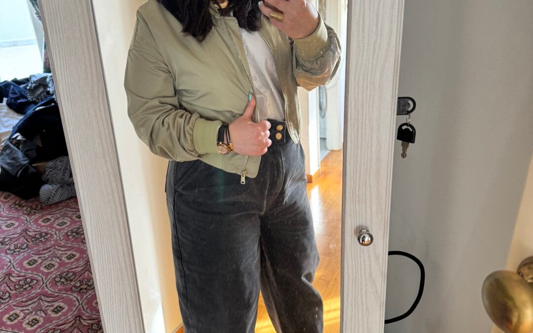 Belted & Baggy Jeans: Η πιο δημοφιλής τάση στο denim για την άνοιξη του 2025