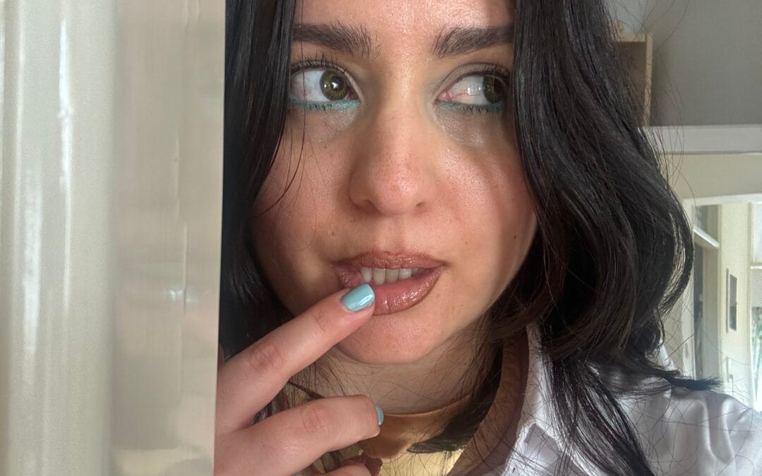 Παστέλ μολύβι ματιών: Η επιτομή της άνοιξης στο μακιγιάζ