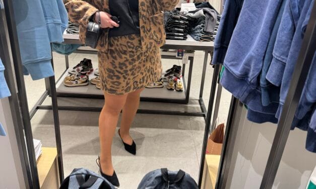 Μίνι Φούστα και Σακάκι: Το matching σετ στο οποίο πρέπει να επενδύσετε αυτήν την άνοιξη