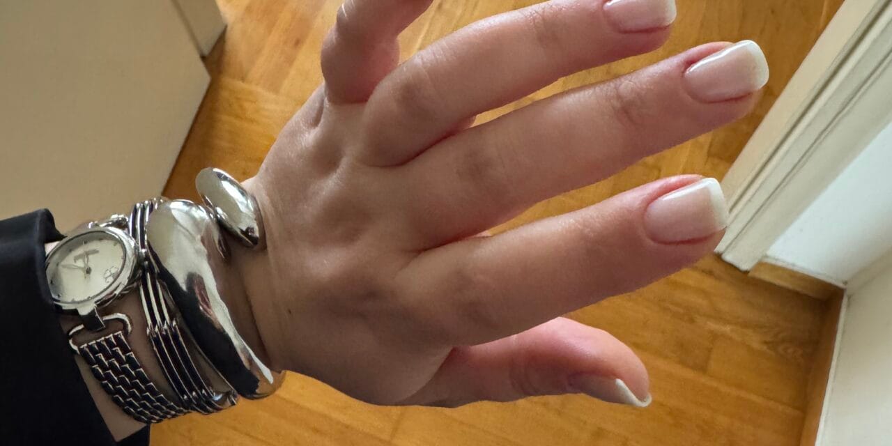 French Manicure: Το επιλέγουν οι πιο chic γυναίκες ανεξάρτητα από τα trends