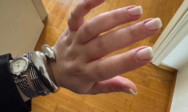 French Manicure: Το επιλέγουν οι πιο chic γυναίκες ανεξάρτητα από τα trends