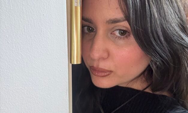 Μάσκαρα Bordeaux: Θα αντικαταστήσει τη μαύρη αυτή την άνοιξη;