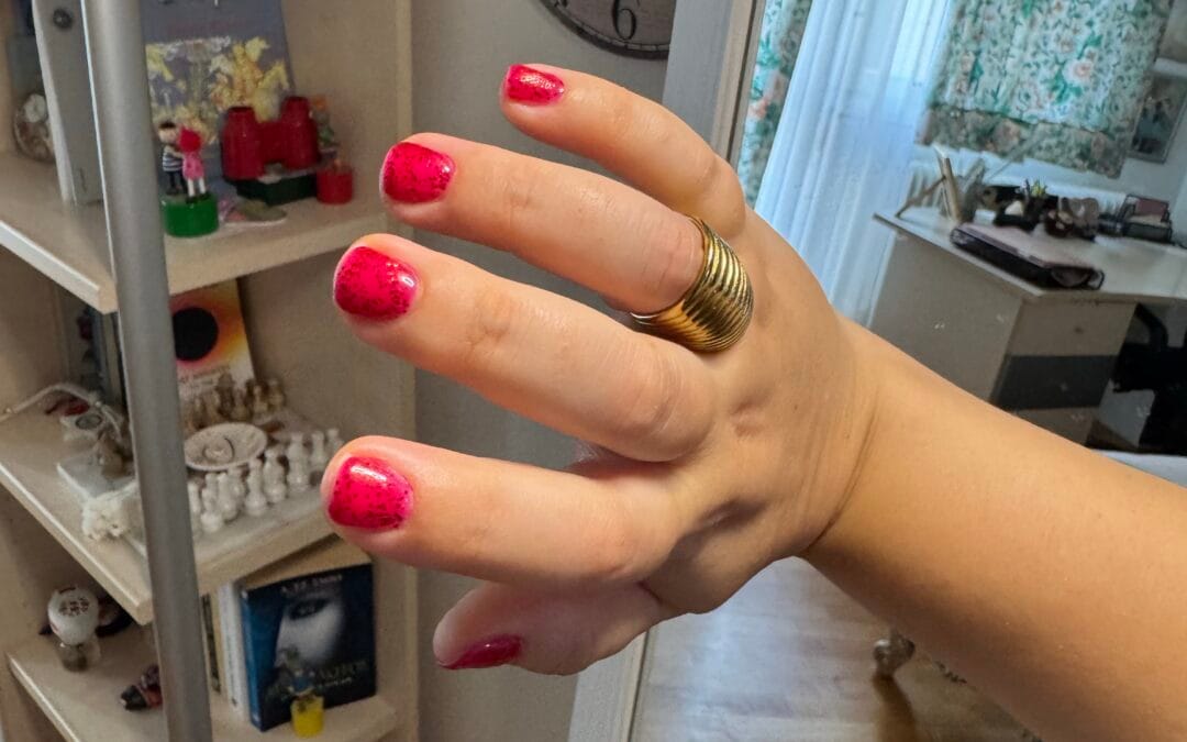 Κοντά Νύχια – Καυτό Κόκκινο: Το μανικιούρ που φτιάχτηκε για το καλοκαίρι του 2025