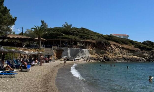 Λακωνική Καλοκαιρινή Απόδραση: Δύο παραλίες που αξίζει να γνωρίσεις – Πλύτρα & Βιανδίνη