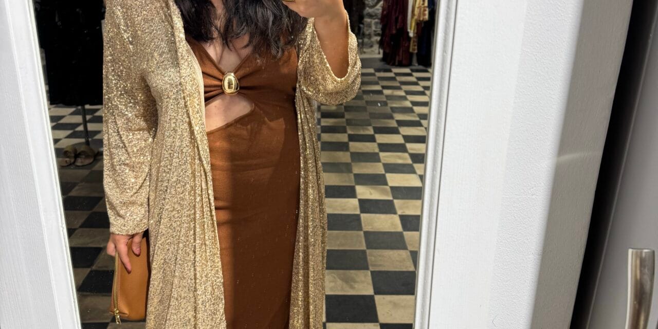 Bronze Goddess: Όταν το ζεστό καφέ συναντά τη χρυσή παγιέτα