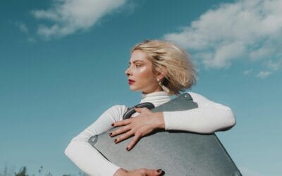 Nanotech Chic: Η επιστήμη πίσω από τα υφάσματα που δεν τσαλακώνουν ποτέ