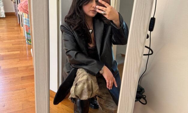 Biker μπότες & Δερμάτινο blazer: Οι νέες εμμονές του φθινοπώρου 2025