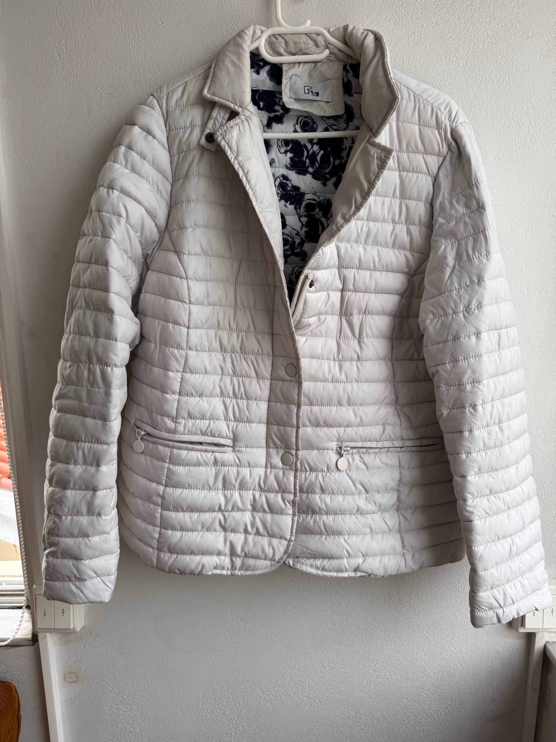 Μπεζ quilted σακάκι Fly 1966 με floral εσωτερική φόδρα 1 Μπεζ quilted σακάκι Fly 1966 με floral εσωτερική φόδρα