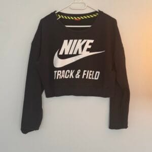 🖤 NIKE Track & Field — Cropped Sweatshirt (Black)