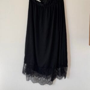 🖤 CKONTOVA Black Lace Midi Skirt – Size S/M