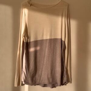 Δίχρωμο Fine-Knit Top με Ασύμμετρο Τελείωμα – Size M