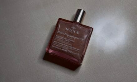 Το καλύτερο all-in-one έλαιο για πρόσωπο, σώμα & μαλλιά: όταν η λάμψη γίνεται καθημερινή τελετουργία