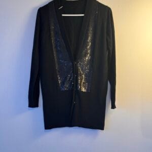 Μαύρη Ζακέτα με Παγιέτες στο Πέτο – Βραδινό Layering