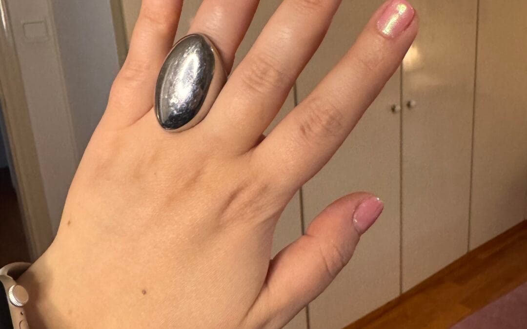 ⭐ Crystal Glazed Nails: Το πιο κομψό μανικιούρ των Χριστουγέννων – και ο πιο λαμπερός τρόπος να υποδεχθείς το 2026