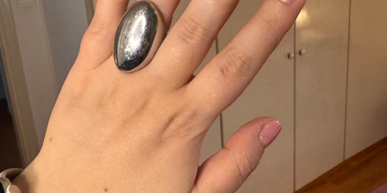 ⭐ Crystal Glazed Nails: Το πιο κομψό μανικιούρ των Χριστουγέννων – και ο πιο λαμπερός τρόπος να υποδεχθείς το 2026