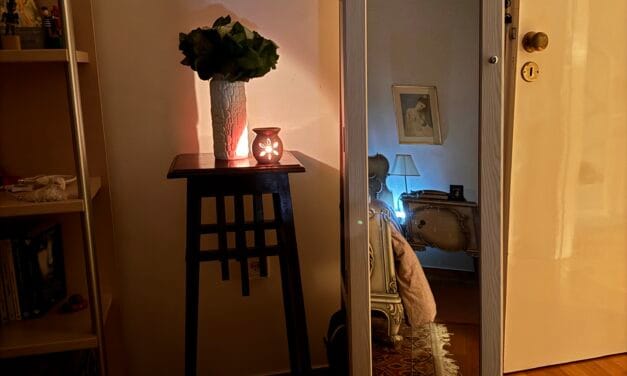 Diffuser / wax melt burner: Το cozy αντικείμενο που μεταμορφώνει τον χώρο σου – και όχι, δεν είναι απλώς ένα κερί