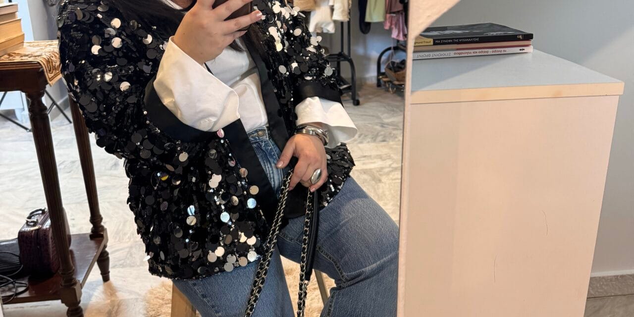 ✨ Party Meets Denim: Το πιο glam casual look του χειμώνα που θα φορέσουμε ξανά και ξανά