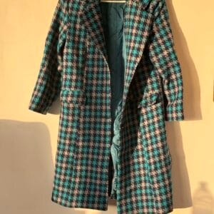 Vintage Καρό Παλτό σε Τιρκουάζ & Μπλε Τόνους – Timeless Statement