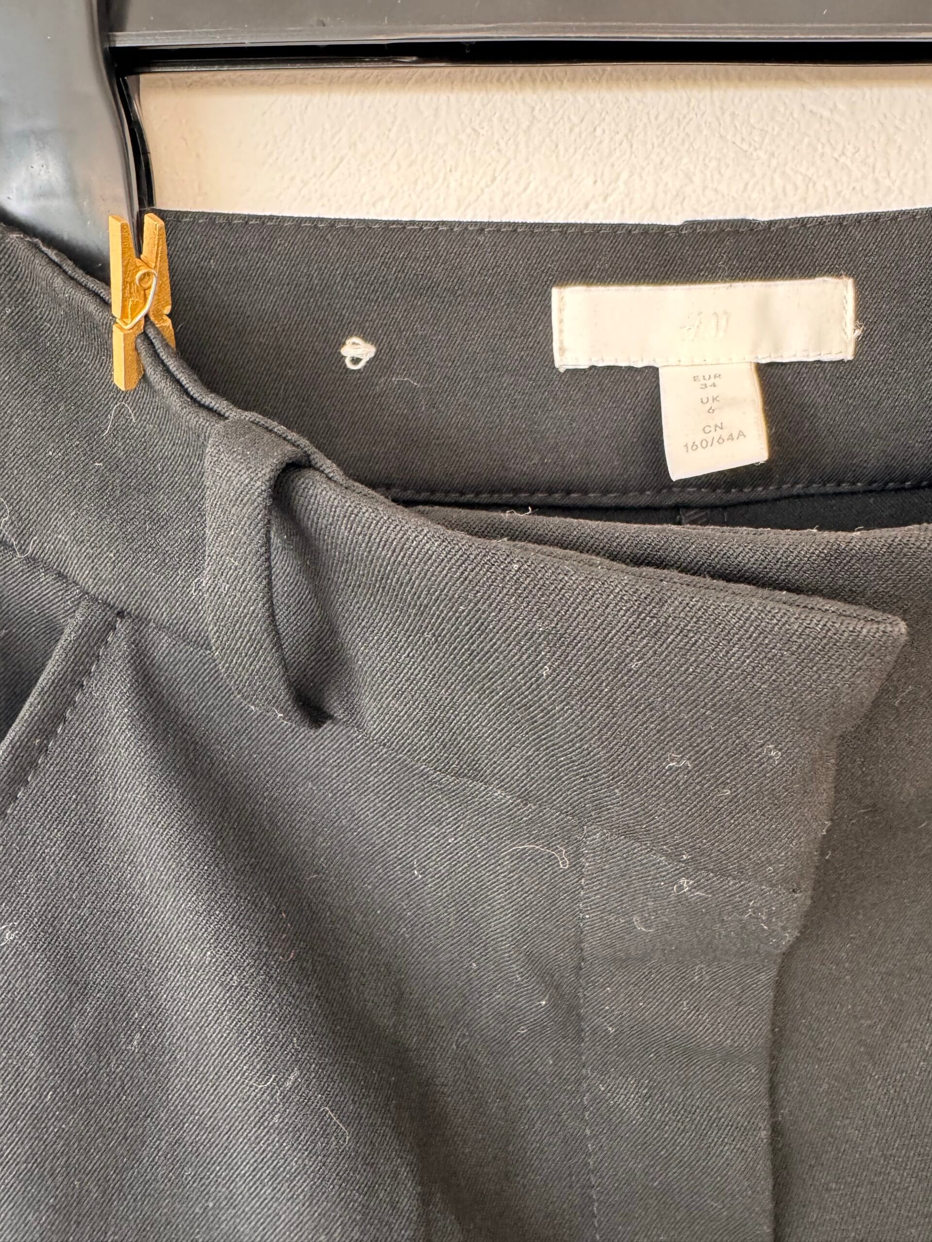 Minimal Black Tailored Trousers – H&M 3 Minimal Black Tailored Trousers – H&M - Image 3