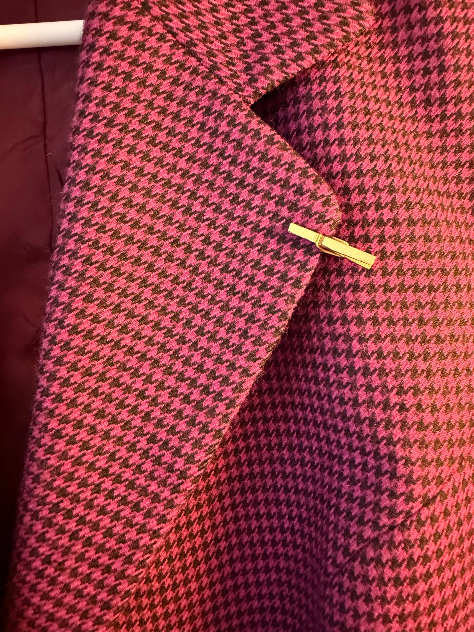 🧥 Γυναικείο σακάκι houndstooth σε μπορντό – tailored vintage κομμάτι 2 🧥 Γυναικείο σακάκι houndstooth σε μπορντό – tailored vintage κομμάτι - Image 2