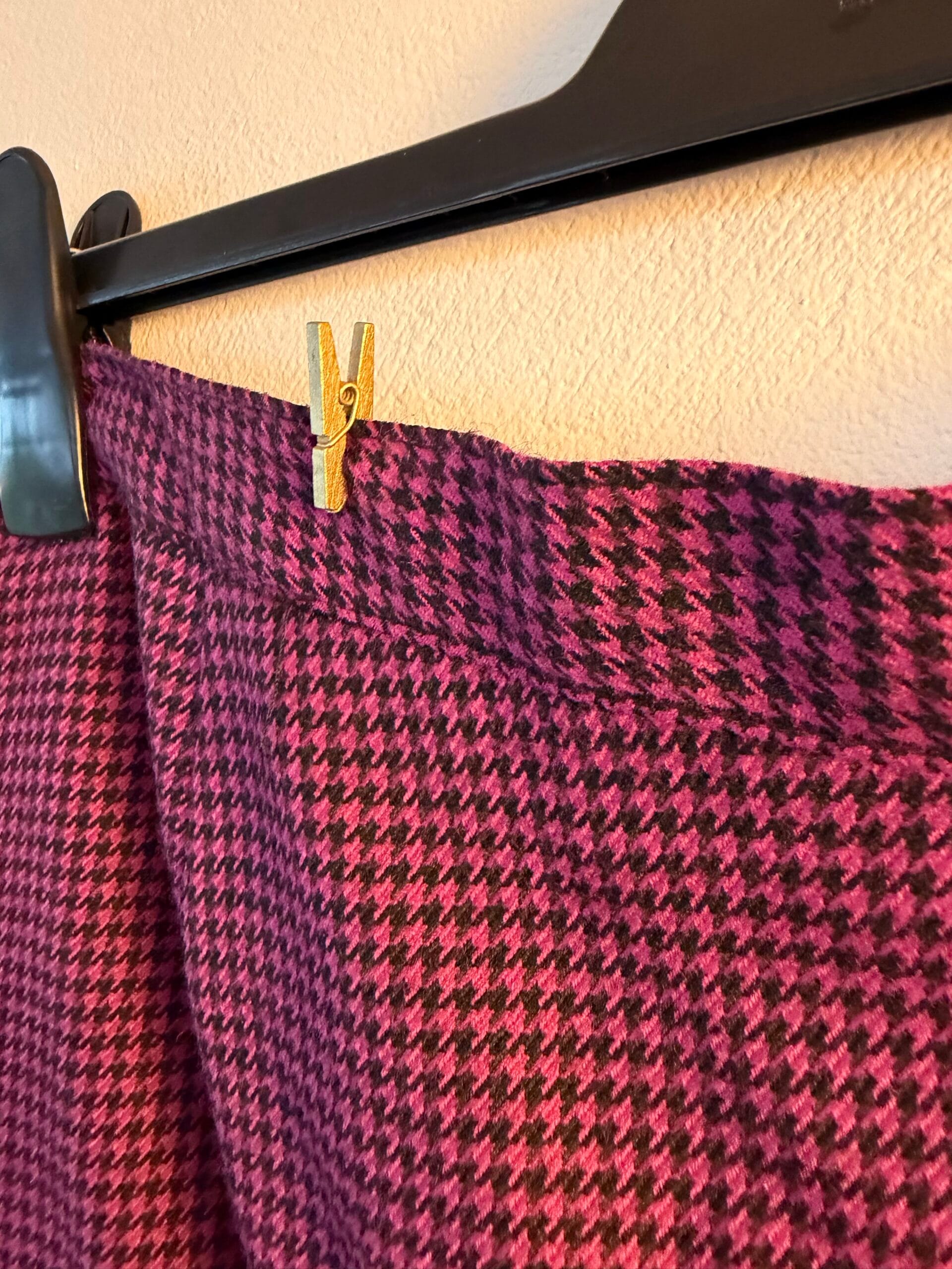 Vintage Houndstooth Pencil Skirt σε Bordeaux & Black (Set Match) 2 Vintage Houndstooth Pencil Skirt σε Bordeaux & Black (Set Match) - Image 2