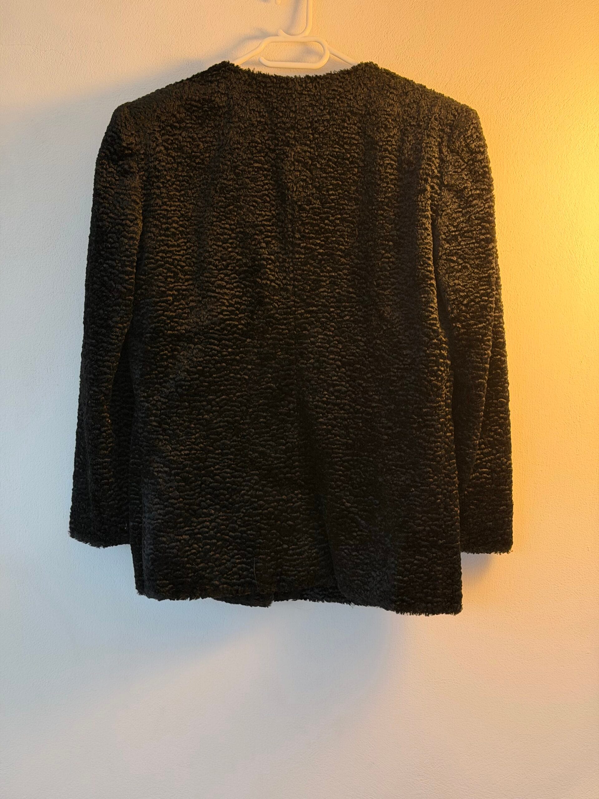 Μαύρο Textured Jacket με Κουμπιά – Minimal Statement Piece 2 Μαύρο Textured Jacket με Κουμπιά – Minimal Statement Piece - Image 2