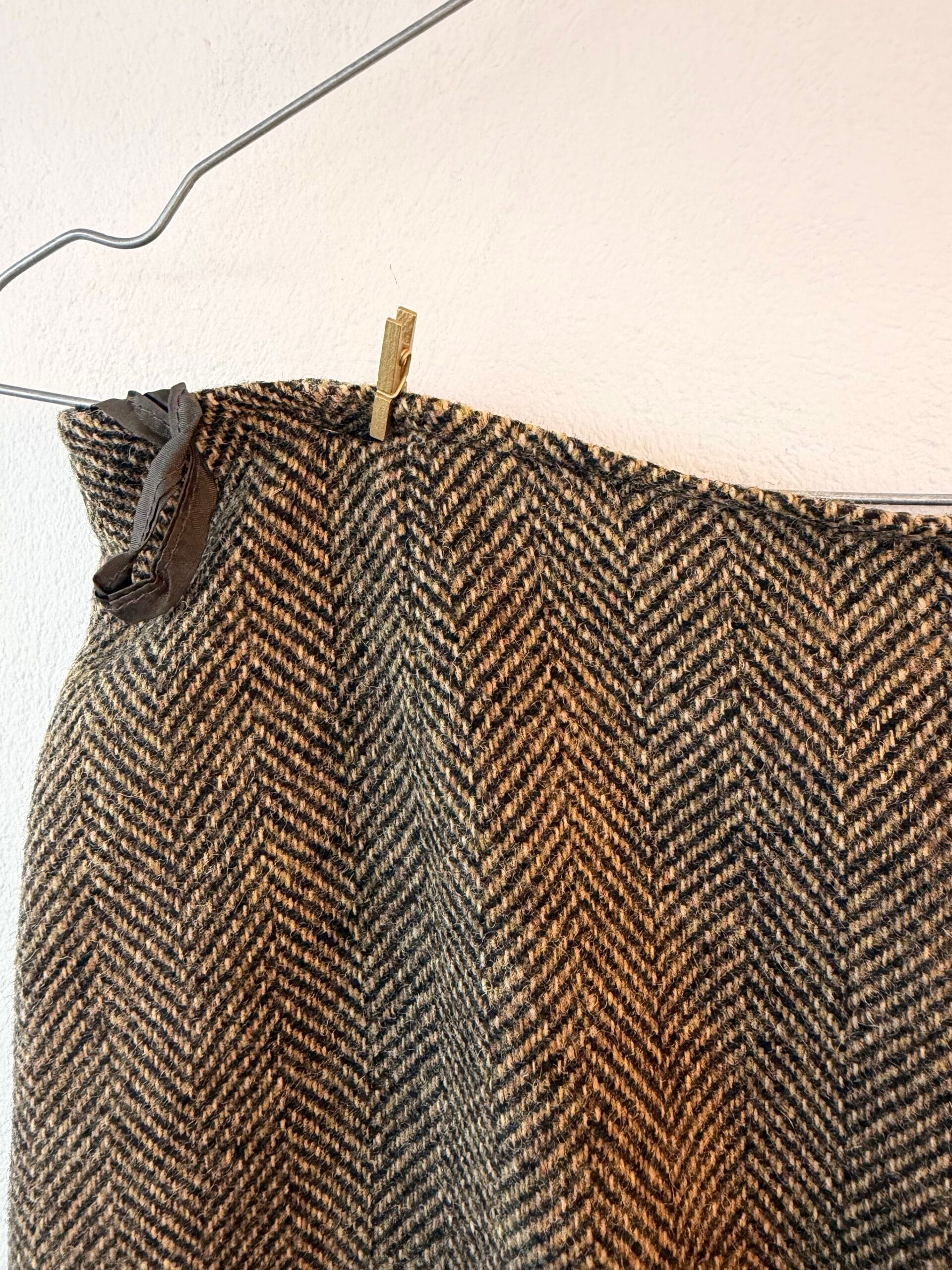 Μάλλινη φούστα herringbone σε καφέ αποχρώσεις – διαχρονικό tailored κομμάτι 2 Μάλλινη φούστα herringbone σε καφέ αποχρώσεις – διαχρονικό tailored κομμάτι - Image 2