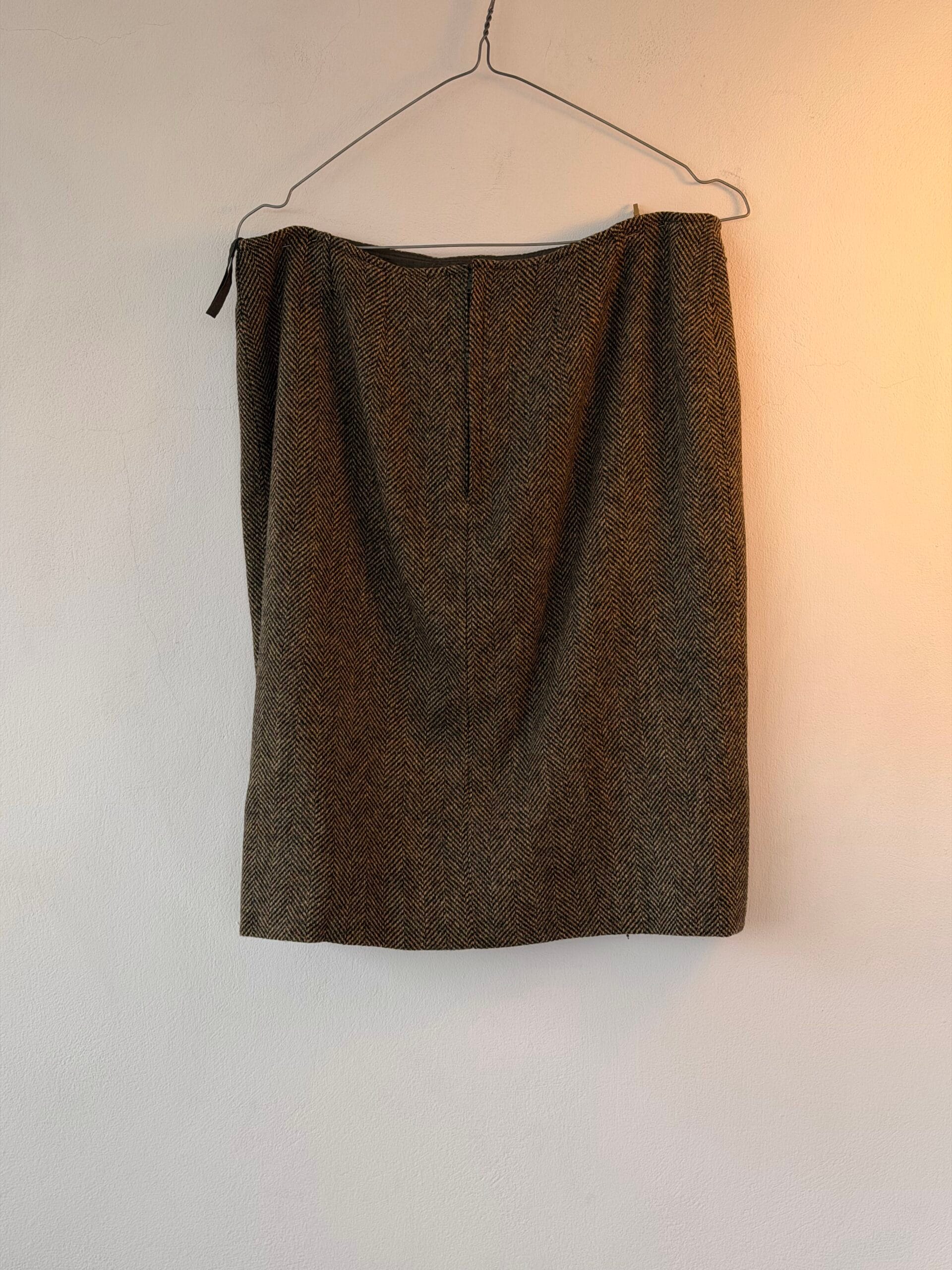 Μάλλινη φούστα herringbone σε καφέ αποχρώσεις – διαχρονικό tailored κομμάτι 3 Μάλλινη φούστα herringbone σε καφέ αποχρώσεις – διαχρονικό tailored κομμάτι - Image 3