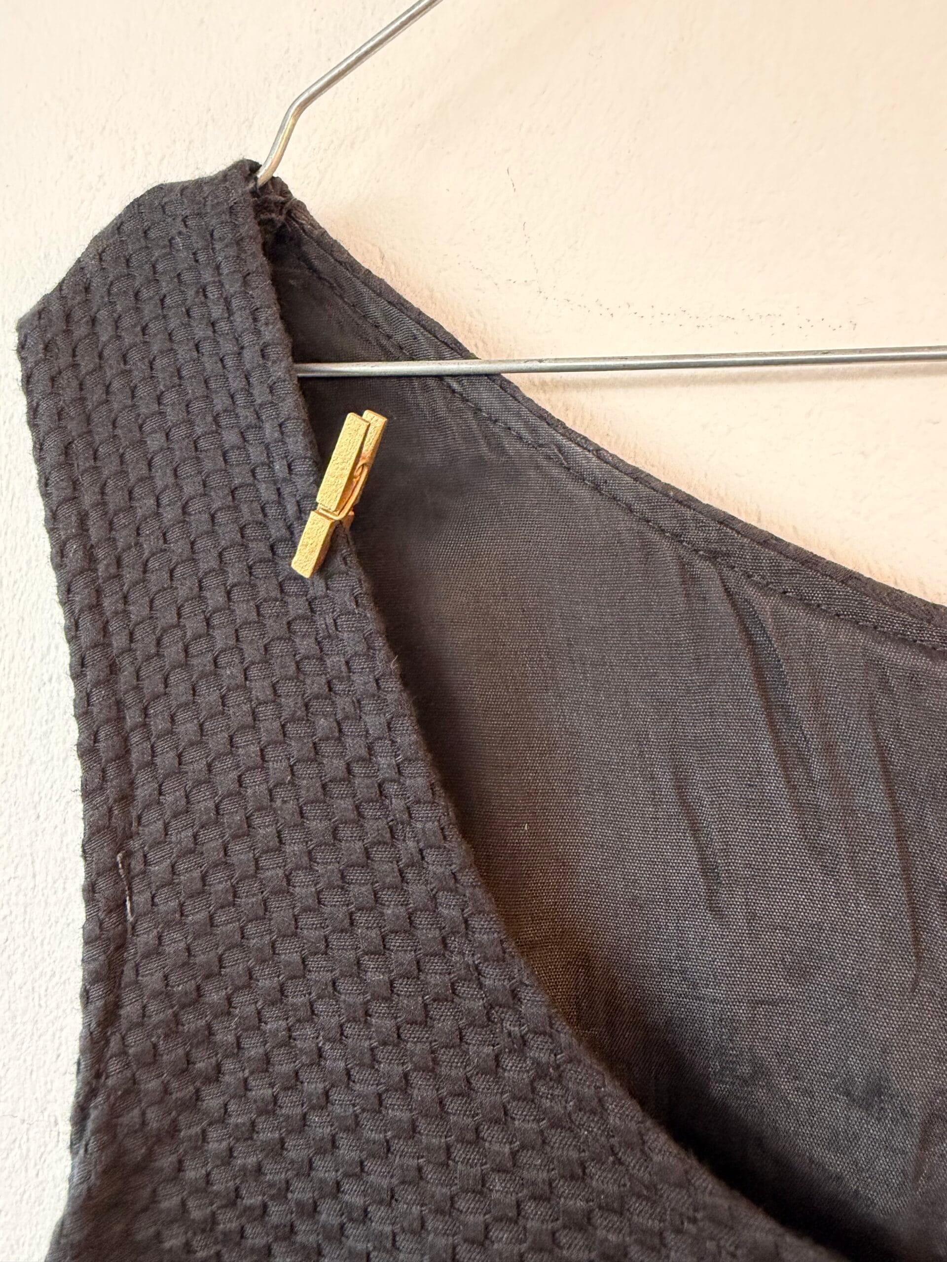 Black Textured Sleeveless Dress – Set με Structured Blazer 3 Black Textured Sleeveless Dress – Set με Structured Blazer - Image 3