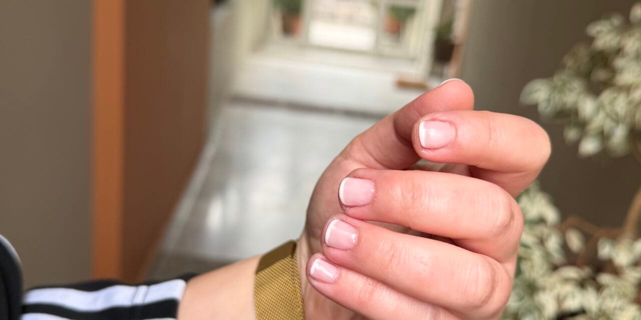 Micro French: Γιατί το “σχεδόν αόρατο” μανικιούρ είναι το απόλυτο Power Move του 2026
