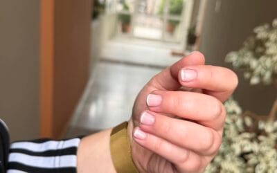 FASHION MEDIA BRAND 3 Micro French: Γιατί το “σχεδόν αόρατο” μανικιούρ είναι το απόλυτο Power Move του 2026