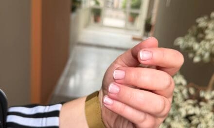 Micro French: Γιατί το “σχεδόν αόρατο” μανικιούρ είναι το απόλυτο Power Move του 2026