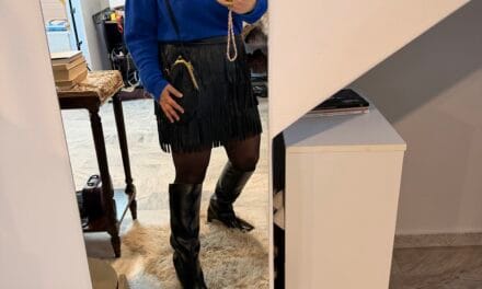 Cobalt Blue & Leather Fringes: Το OOTD που αποθεώνει τις τάσεις της Άνοιξης 2026