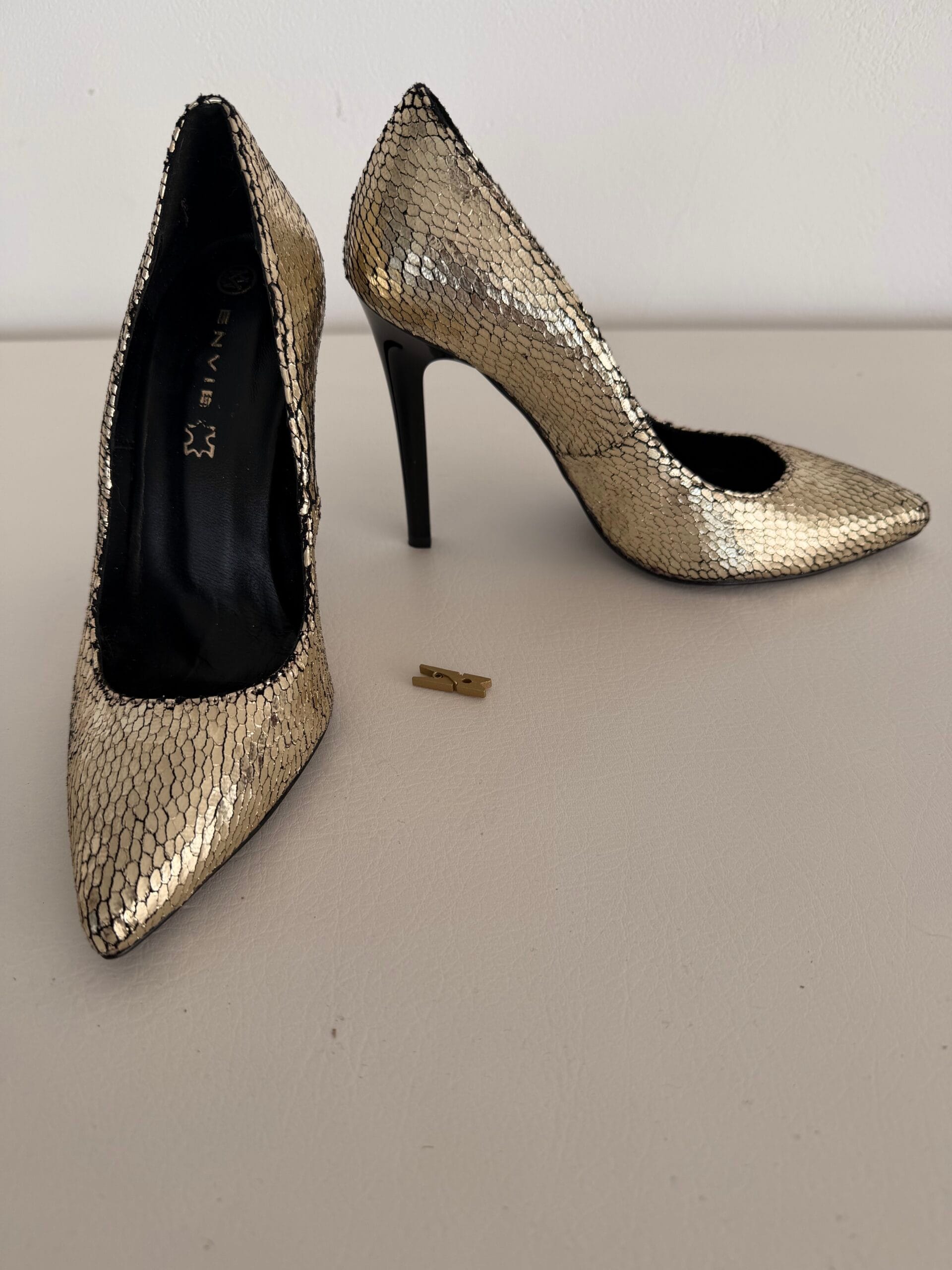 Envie Metallic Gold Snake-Effect Pumps – EU 36 2 Envie Metallic Gold Snake-Effect Pumps – EU 36 - Image 2