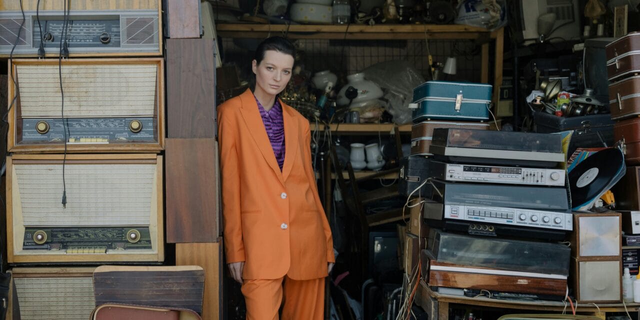 Το “Παλιό” είναι το νέο New: Γιατί το Second Hand δεν είναι τάση, αλλά η Επανάσταση του 2026