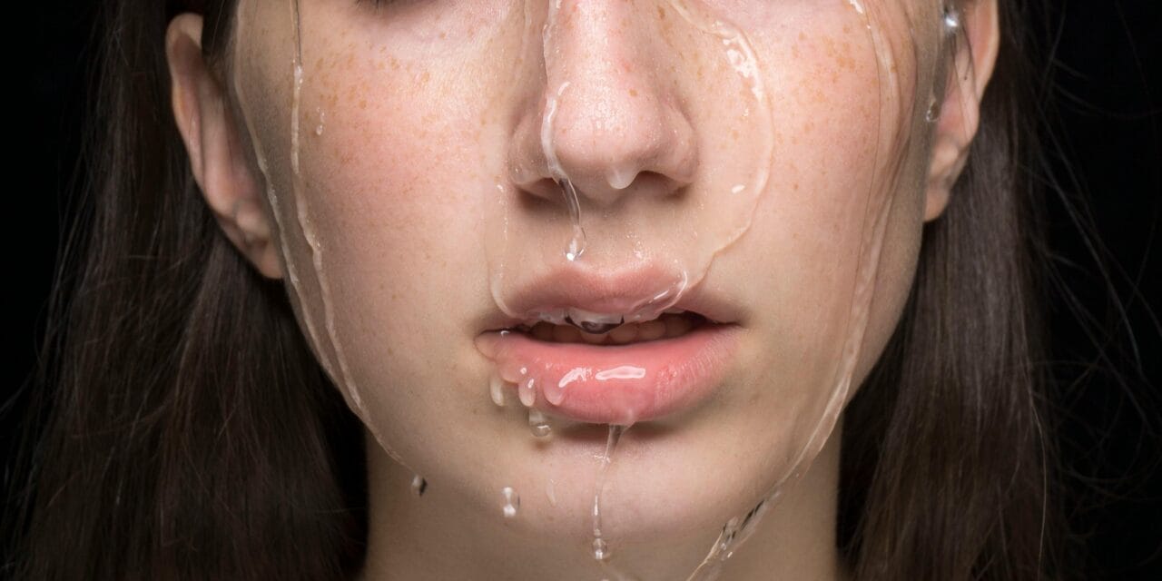 Η Χημεία του Skin Streaming: Γιατί το ‘Less is More’ είναι η επιστημονική λύση για λαμπερό δέρμα το 2026